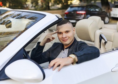 Известный интернет-предприниматель, маркетолог и специалист по рекламе.
