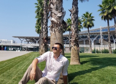 Успешный интернет-предприниматель и эксперт в заработке на спортивных событиях.
